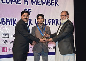 
Prof. Dr. Mian Akram presenting Gold Medal & Award to Hafiz Khizar 1st Overall Gujranwala (2015)