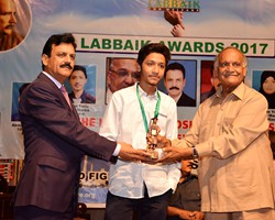 . Anwar Masood presented Gold Medal & Award to Umar Tariq 1st Overall Lahore (2017)