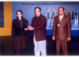 Atta-ul-Haq Qasmi presented Gold Medal & Shield to Hina Muzaffar. (2006)