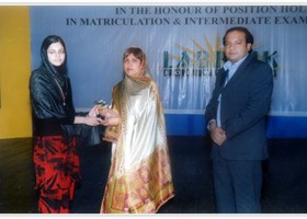 Shaheena Asad, MPA presented Gold Medal & Shield to Amna Waqar. (2006)