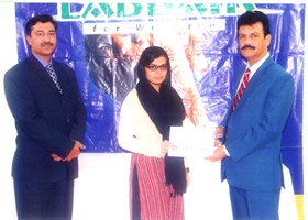 

Nisar Zia Chairman LFW presented Cash Scholorship to Anam Hashmi (2010)