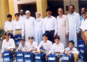 
Nisar Zia Chairman LFW delivered School Bags to student of Govt. Girls Primary School, Chungi Amar Sidhu, Lahore-(2003)