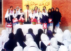 NNisar Zia Chairman LFW presented School Bag & Uniform to student (2013)